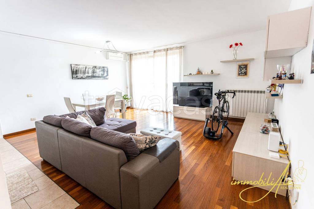 appartamento in vendita a Giussano in zona Paina