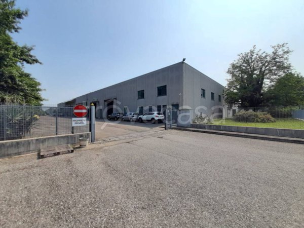 locale commerciale in vendita a Giussano in zona Birone
