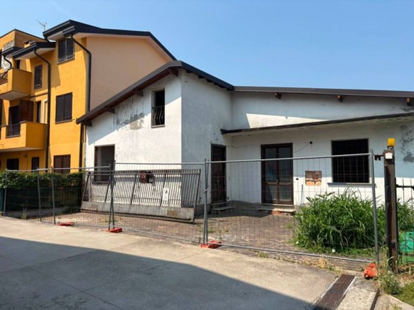 casa indipendente in vendita a Giussano in zona Birone