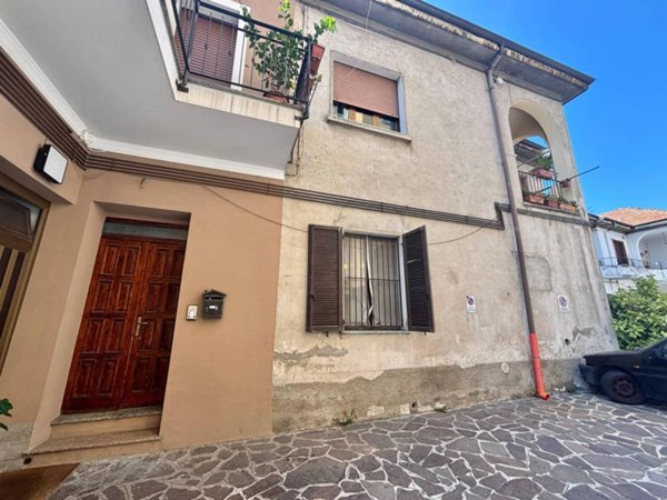 appartamento in vendita a Giussano in zona Paina