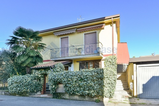 casa indipendente in vendita a Giussano in zona Birone