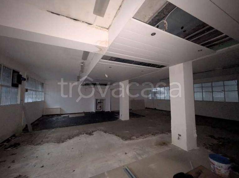 locale commerciale in vendita a Giussano