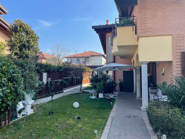 casa indipendente in vendita a Giussano in zona Paina