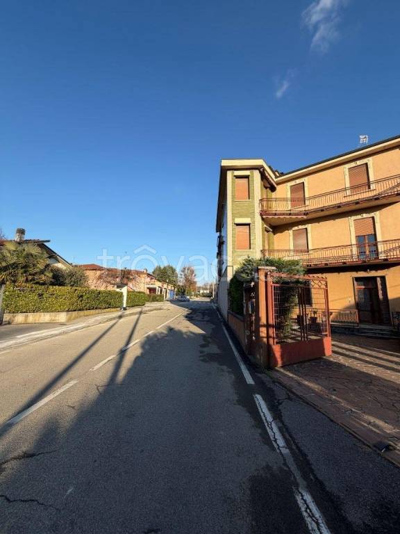locale commerciale in vendita a Giussano in zona Paina
