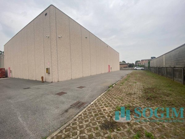 locale di sgombero in vendita a Giussano in zona Birone