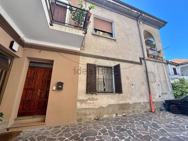 appartamento in vendita a Giussano in zona Paina