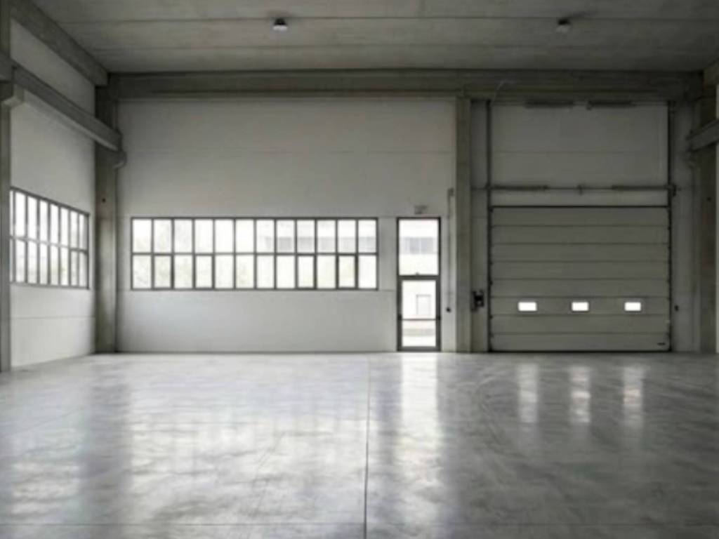 locale commerciale in vendita a Giussano in zona Birone
