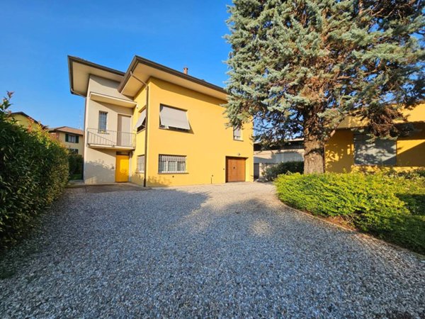 casa indipendente in vendita a Giussano in zona Paina