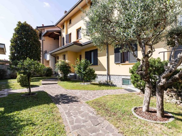casa indipendente in vendita a Giussano in zona Birone