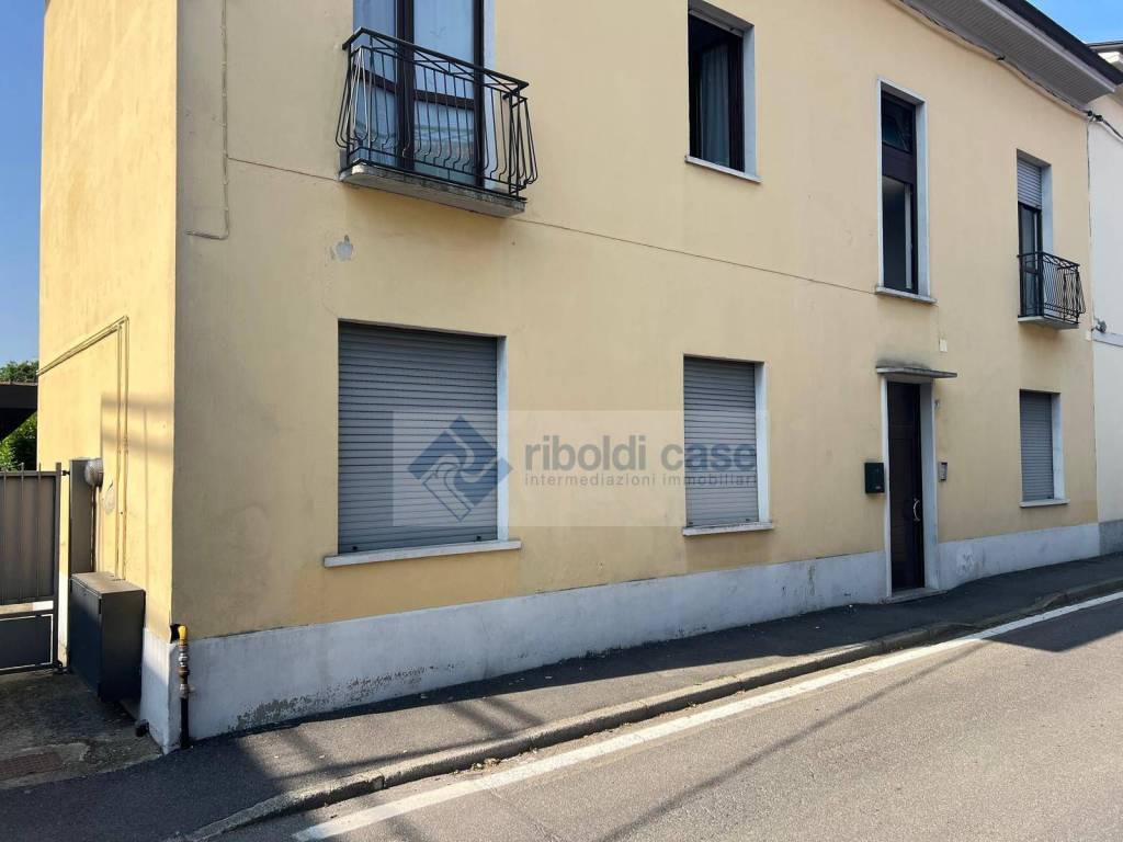 appartamento in vendita a Giussano in zona Paina