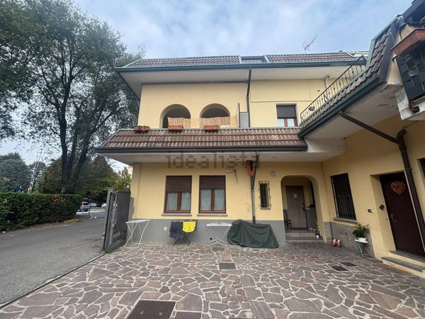 appartamento in vendita a Giussano in zona Paina