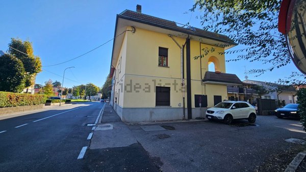 appartamento in vendita a Giussano in zona Paina