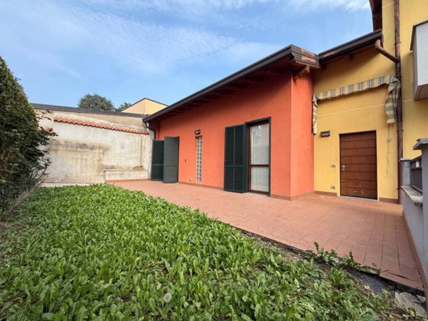 appartamento in vendita a Giussano in zona Paina