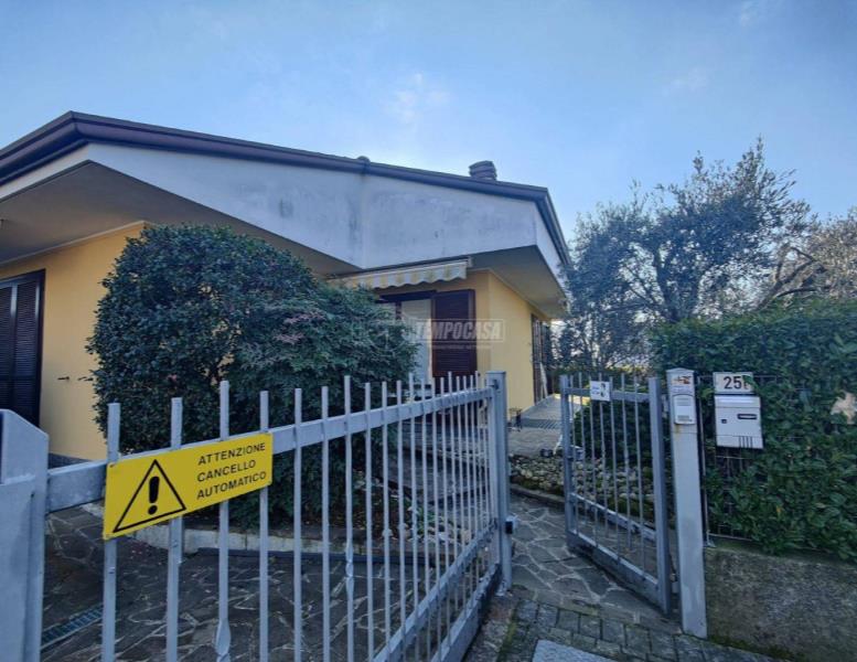 casa indipendente in vendita a Lazzate