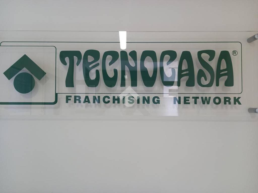 locale commerciale in vendita a Lazzate