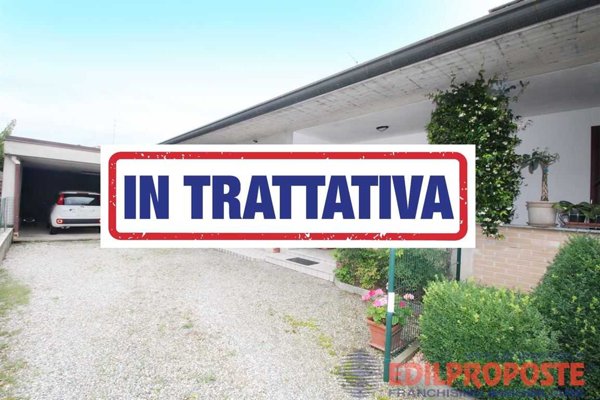 casa indipendente in vendita a Lazzate