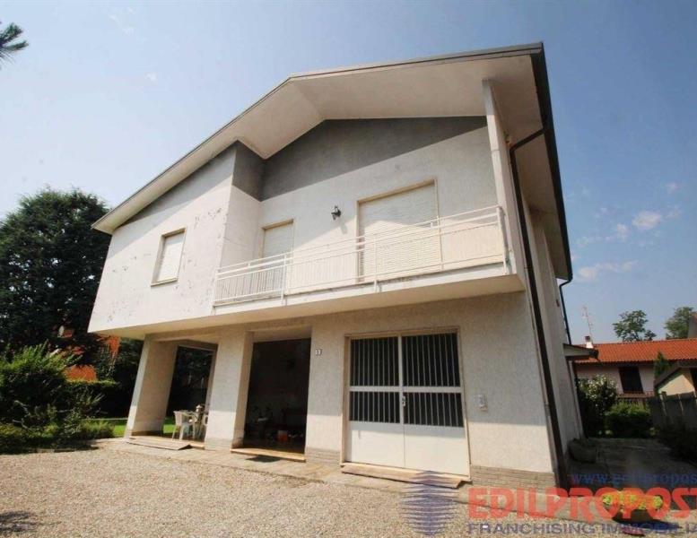 casa indipendente in vendita a Lazzate