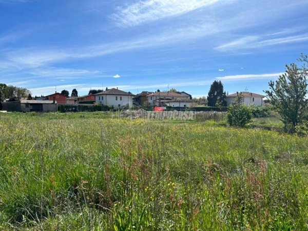 terreno agricolo in vendita a Lazzate