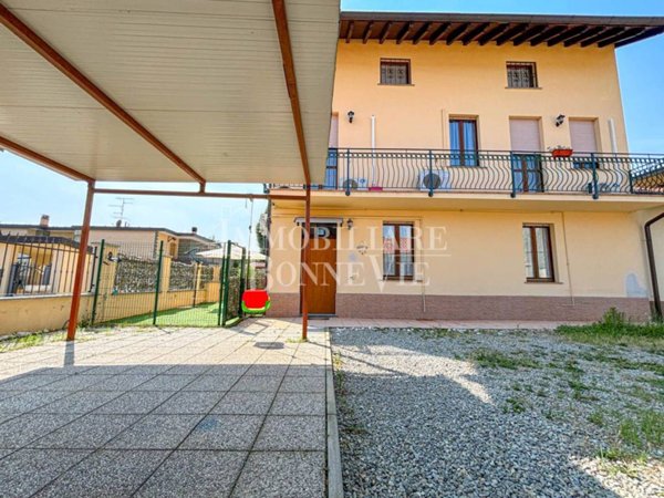casa indipendente in vendita a Lazzate