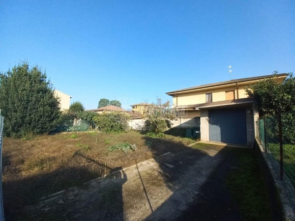 appartamento in vendita a Lazzate