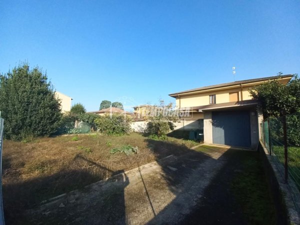 appartamento in vendita a Lazzate