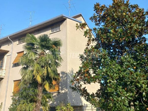 appartamento in vendita a Lazzate