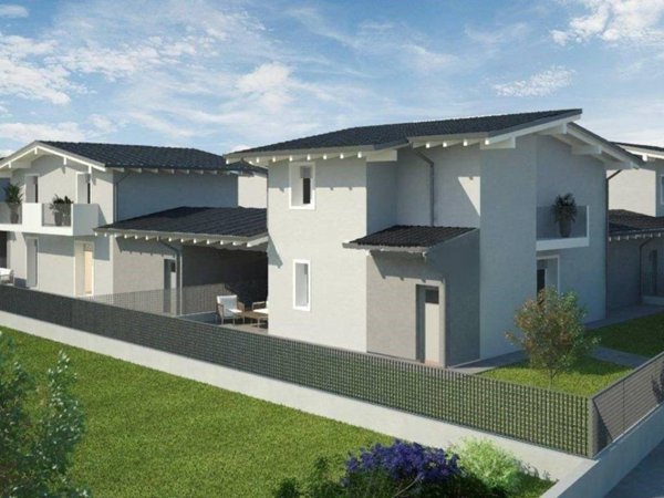 casa indipendente in vendita a Lazzate