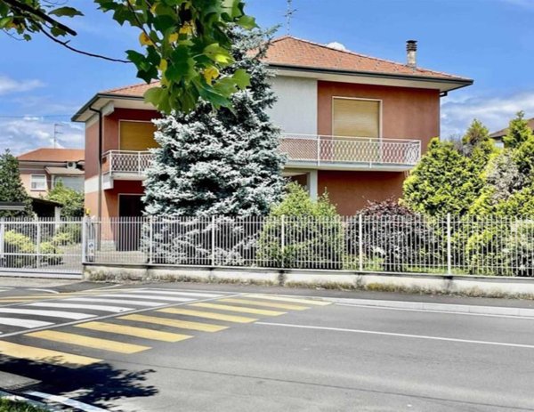 casa indipendente in vendita a Lazzate