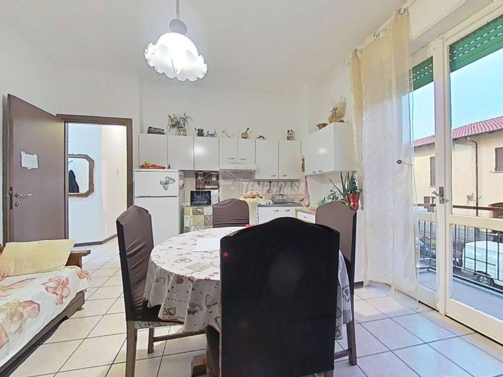 appartamento in vendita a Lazzate