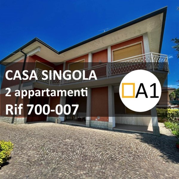casa indipendente in vendita a Lazzate
