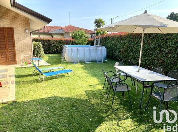 casa indipendente in vendita a Lazzate