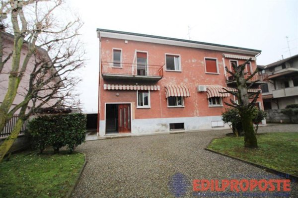 casa indipendente in vendita a Lazzate