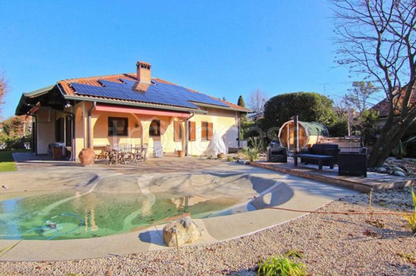 casa indipendente in vendita a Lazzate