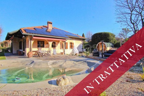 casa indipendente in vendita a Lazzate