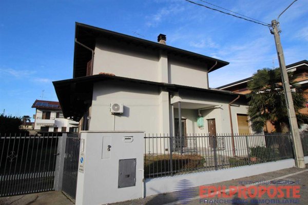 appartamento in vendita a Lazzate