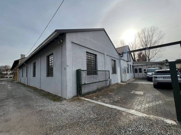 locale commerciale in vendita a Lazzate