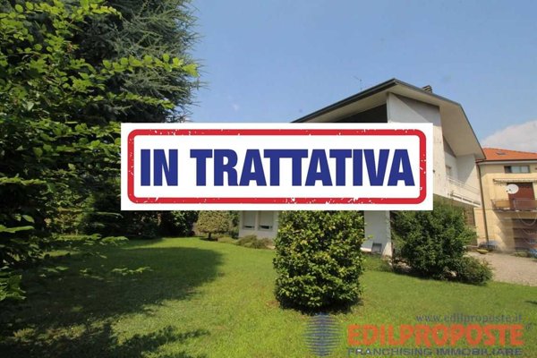 casa indipendente in vendita a Lazzate
