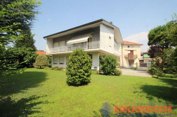 casa indipendente in vendita a Lazzate