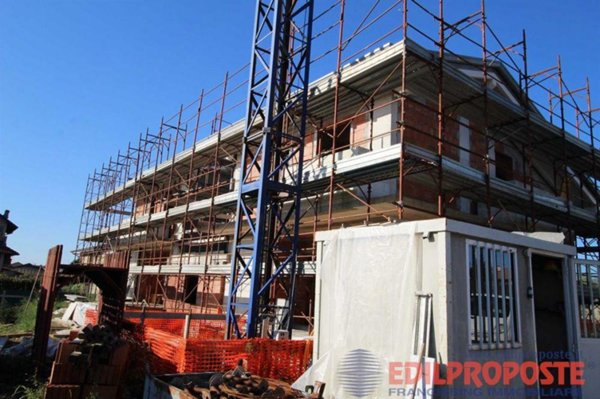 casa indipendente in vendita a Lazzate