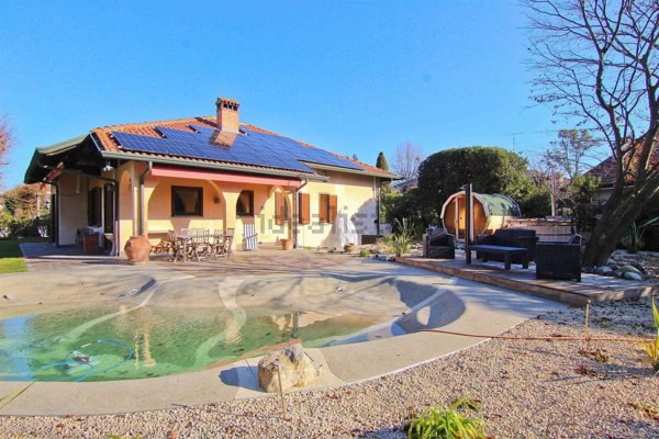casa indipendente in vendita a Lazzate
