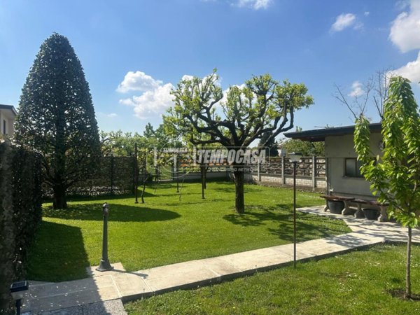 appartamento in vendita a Lazzate