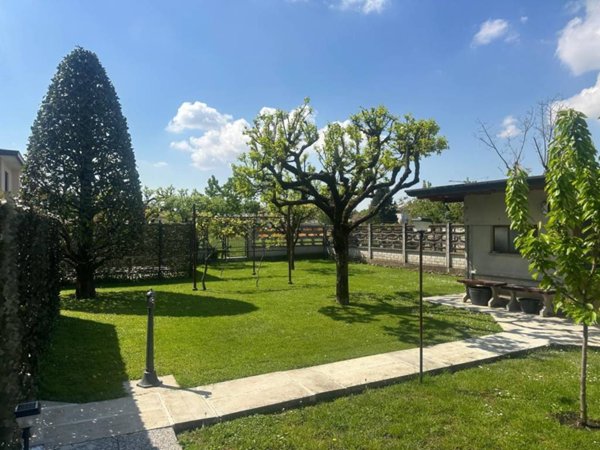 appartamento in vendita a Lazzate