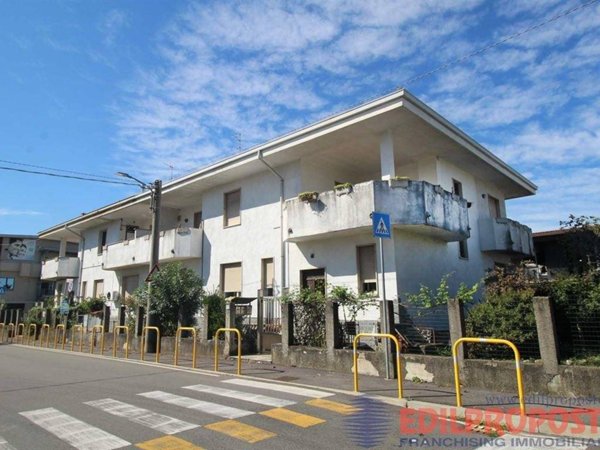 appartamento in vendita a Lazzate