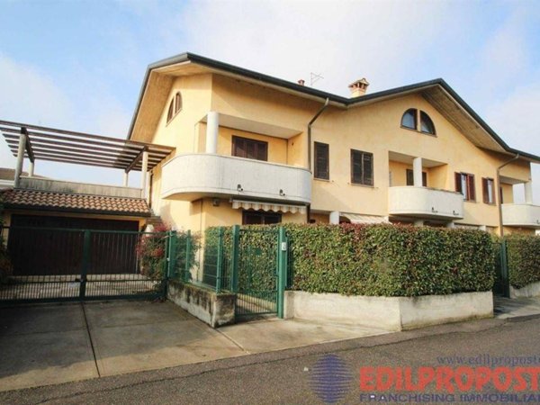 appartamento in vendita a Lazzate