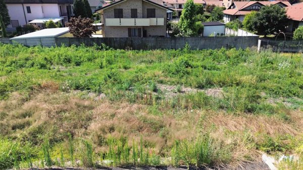 terreno edificabile in vendita a Lazzate