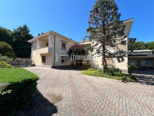 appartamento in vendita a Lazzate