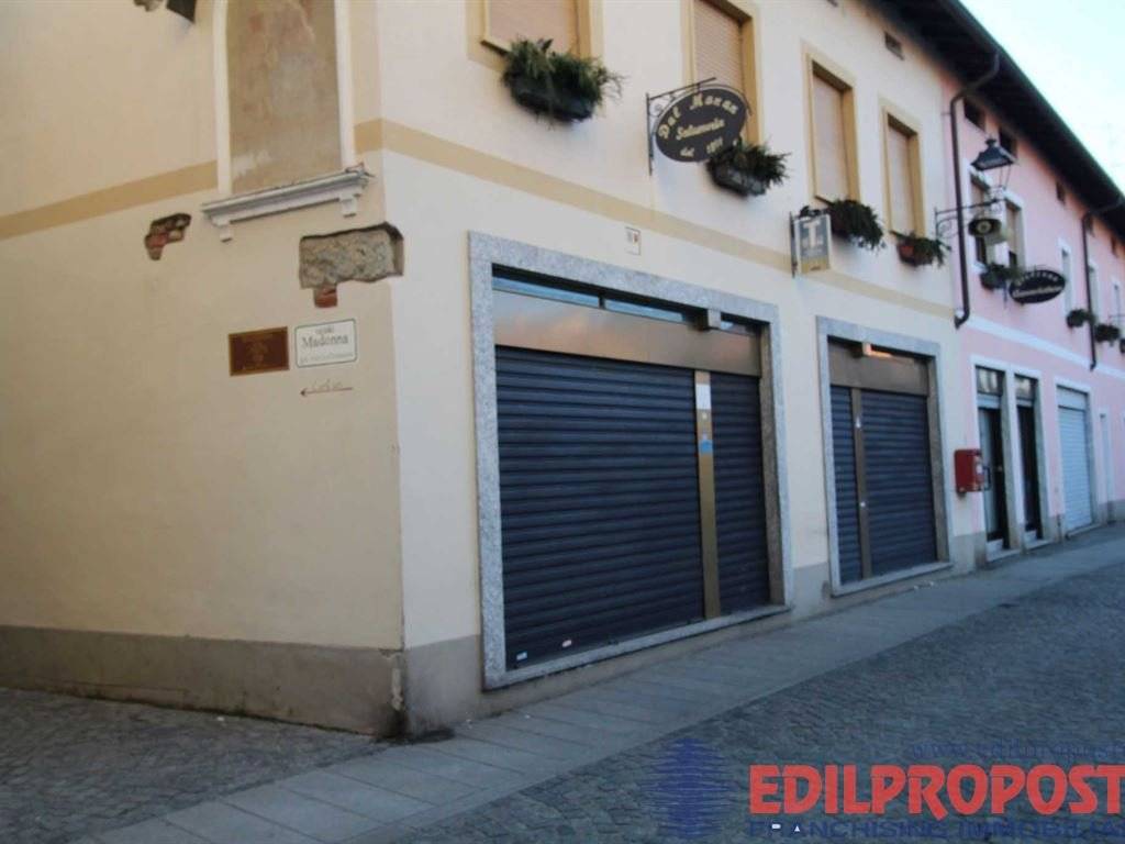 negozio in vendita a Lazzate