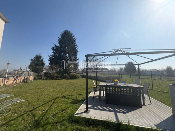 appartamento in vendita a Lazzate