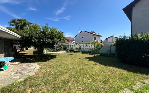 appartamento in vendita a Lazzate