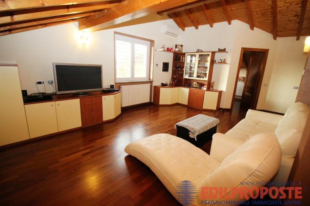 appartamento in vendita a Lazzate